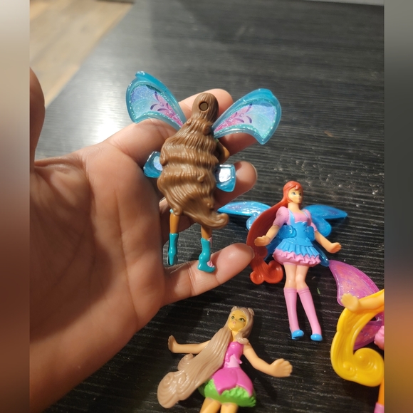 Lot De 4 Poupées Winx Club Mattel – Tenues Charmix Avec Vêtements